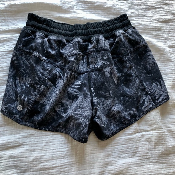 Lululemon Tracker Short IV (4-way Stretch 4") Kindred Spirit Black Multi / Black - Picture 3 of 6